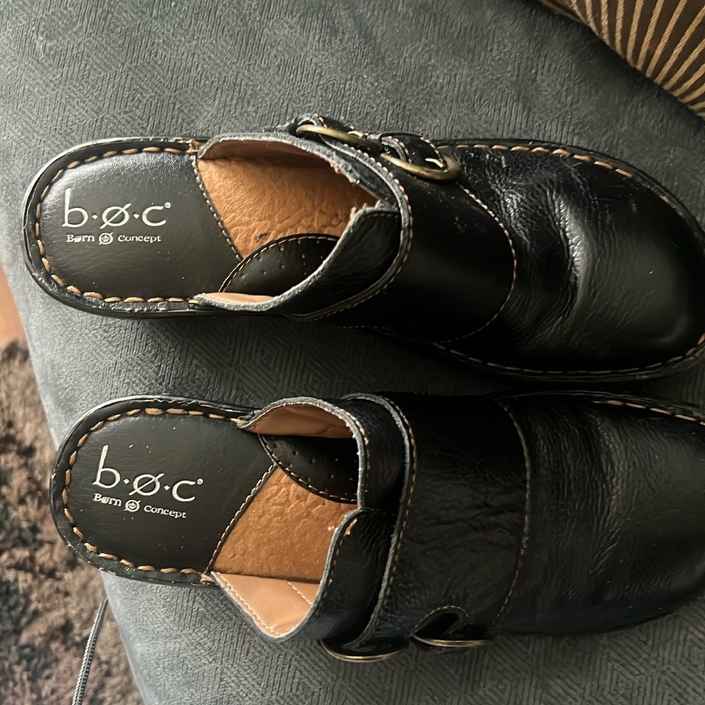 Nice leather BOCs size 9, lots of wear left. Comfortable for work or leisure